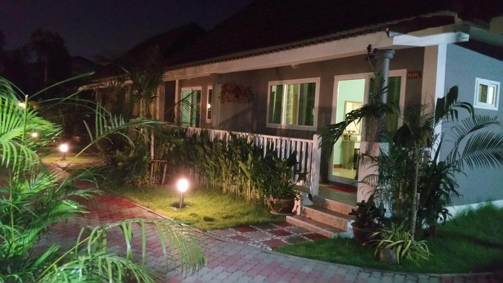 Hotel Baan Penny Phra Nakhon Si Ayutthaya Exterior foto