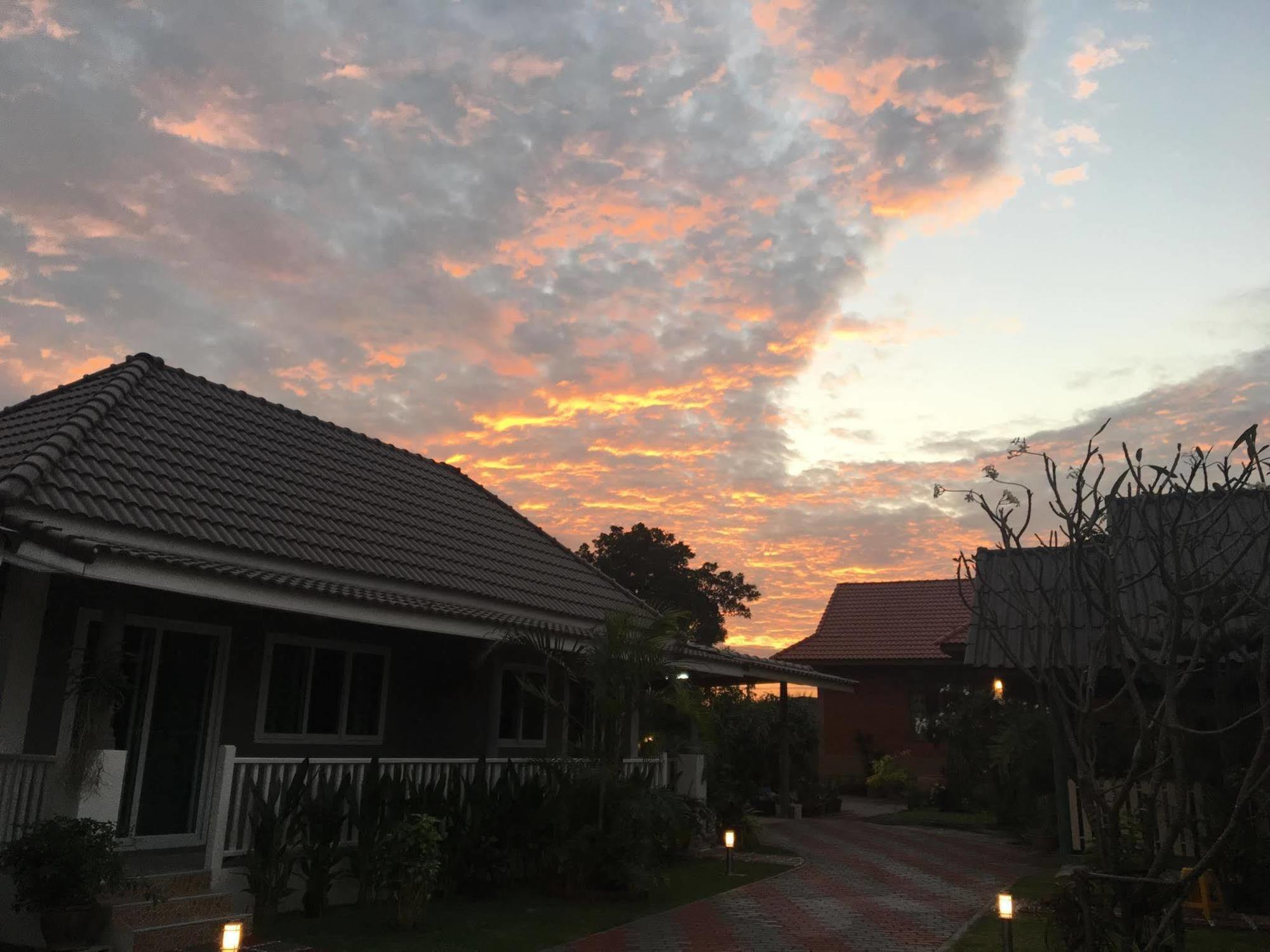 Hotel Baan Penny Phra Nakhon Si Ayutthaya Exterior foto