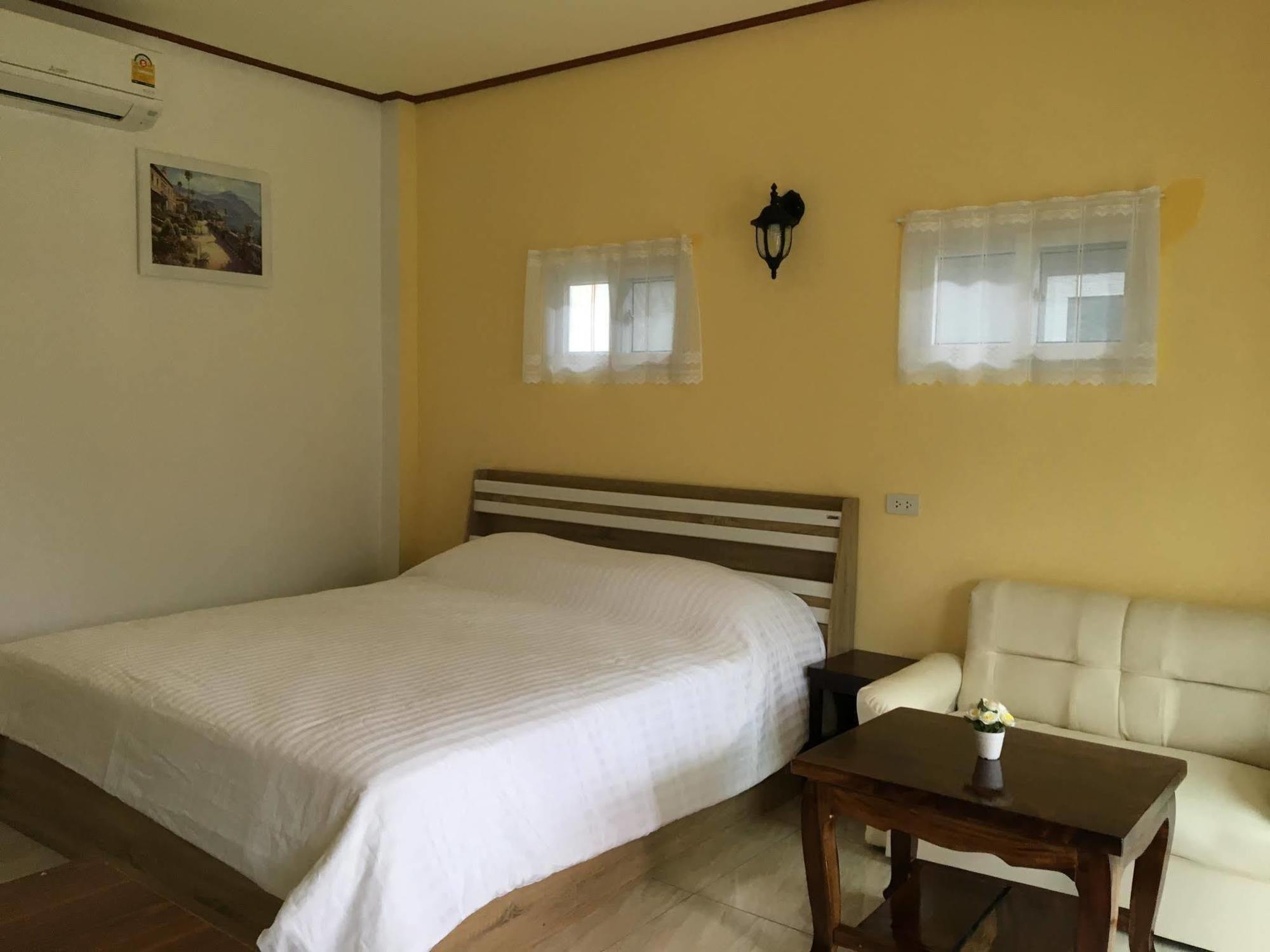 Hotel Baan Penny Phra Nakhon Si Ayutthaya Exterior foto