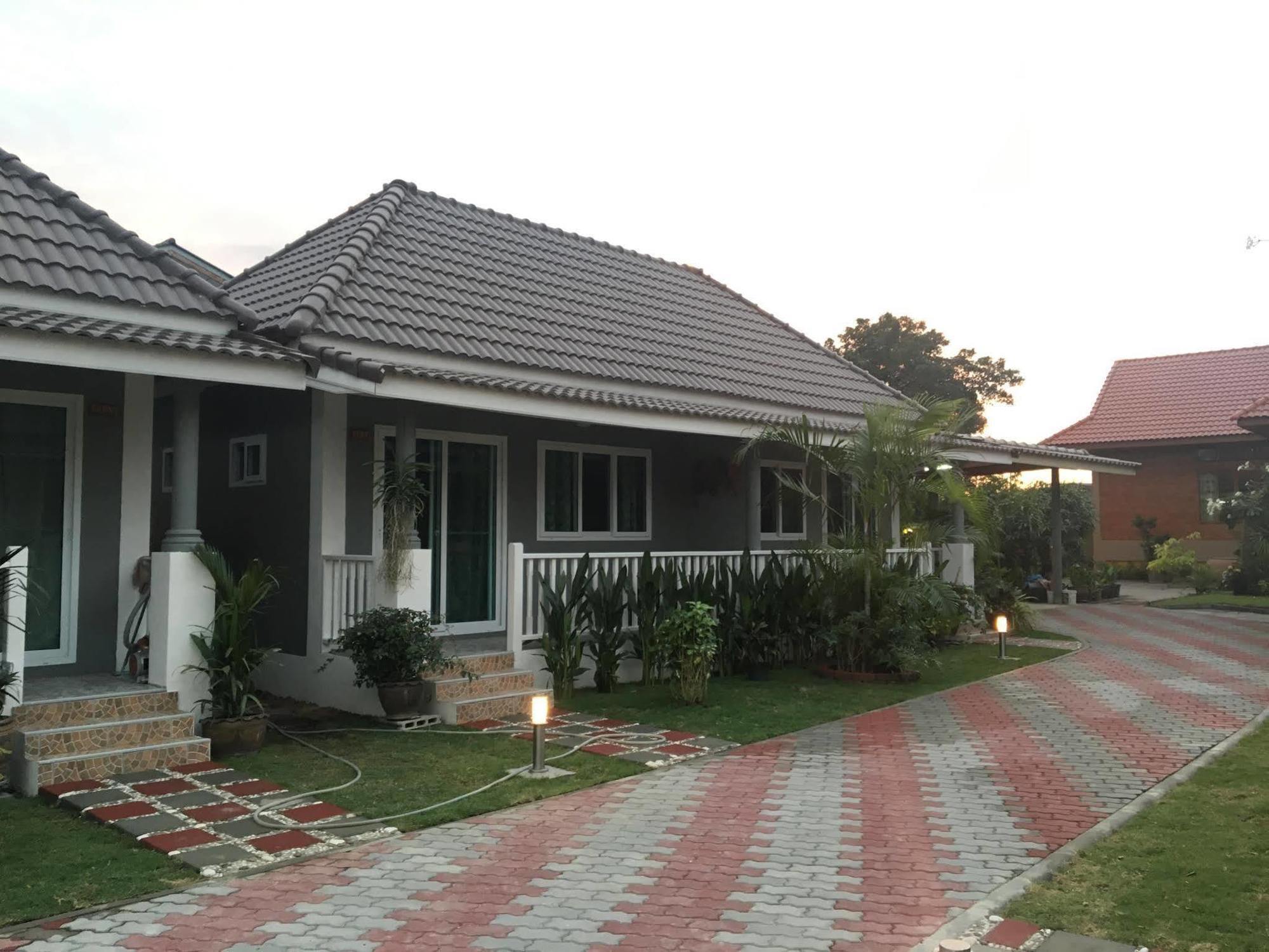 Hotel Baan Penny Phra Nakhon Si Ayutthaya Exterior foto